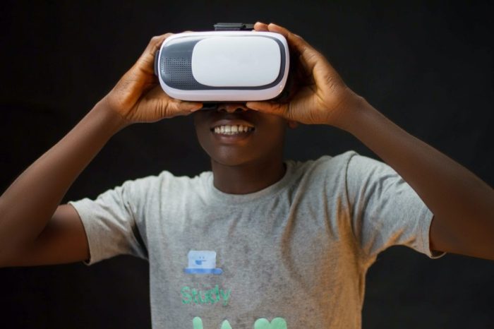 Gadget AR dan VR untuk Hiburan Masa Depan